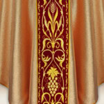 Chasuble avec ceinture en velours brodé Calice