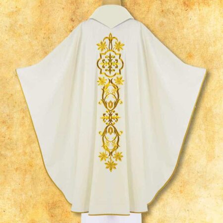 Chasuble écrue brodée IHS dans un cadre