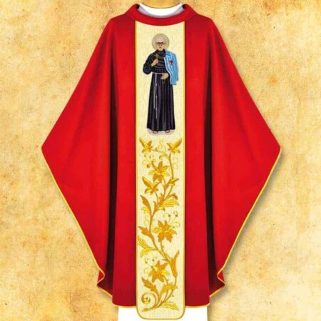 Chasuble rouge brodée Saint Maximilien Kolbe