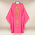Chasuble liturgique brodée rose