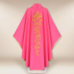 Chasuble liturgique brodée rose