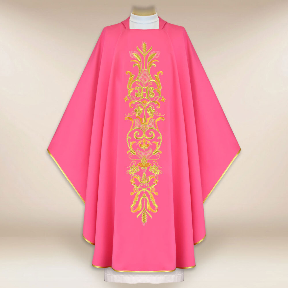 Chasuble liturgique brodée rose