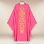 Chasuble liturgique brodée rose