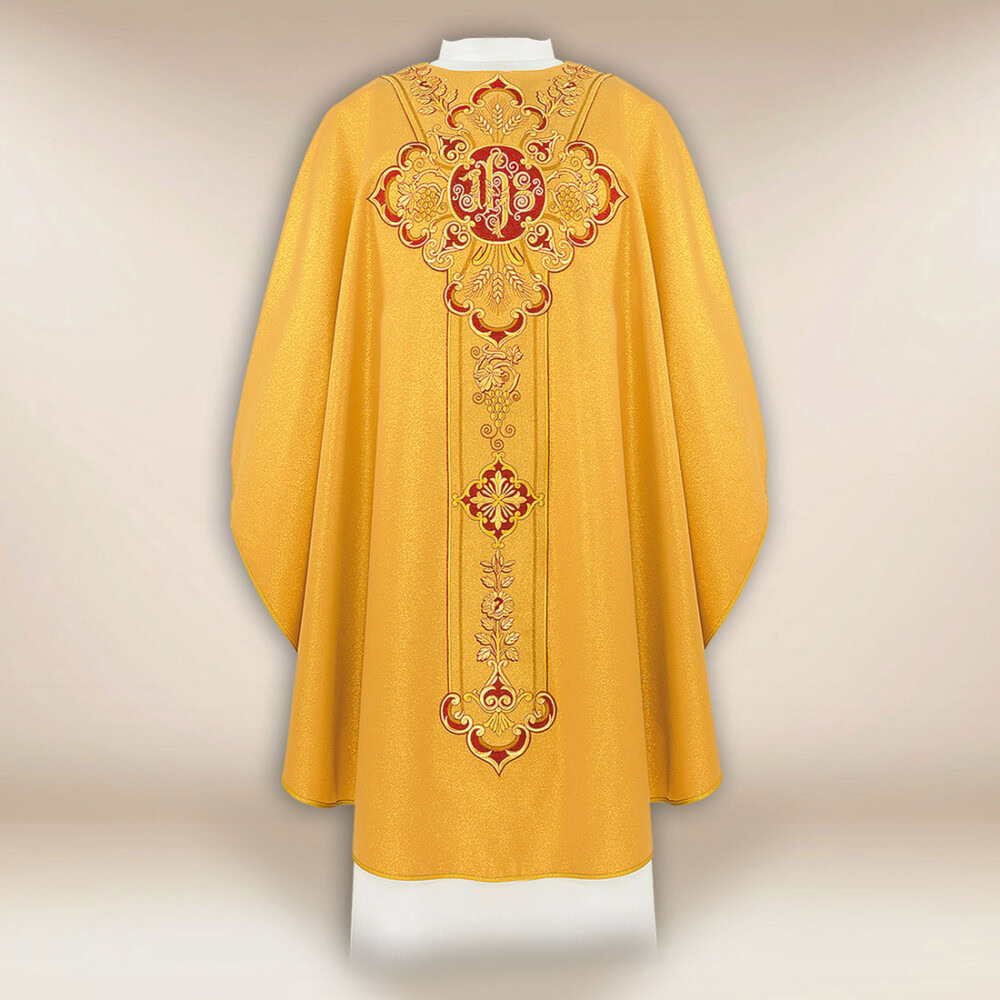 Chasuble brodée en or avec IHS