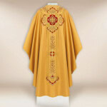 Chasuble brodée en or avec IHS