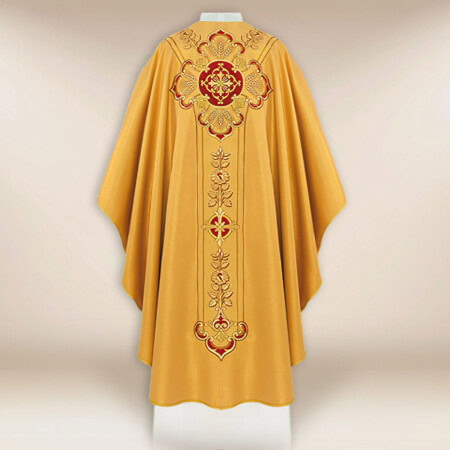 Chasuble brodée en or avec IHS