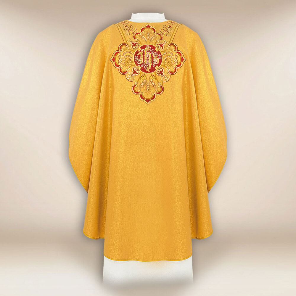 Chasuble brodée en or avec IHS