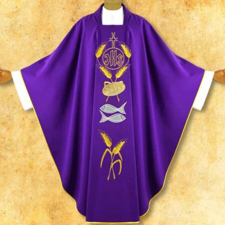 Chasuble brodée violette