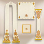 Chasuble brodée romaine avec IHS et Roses