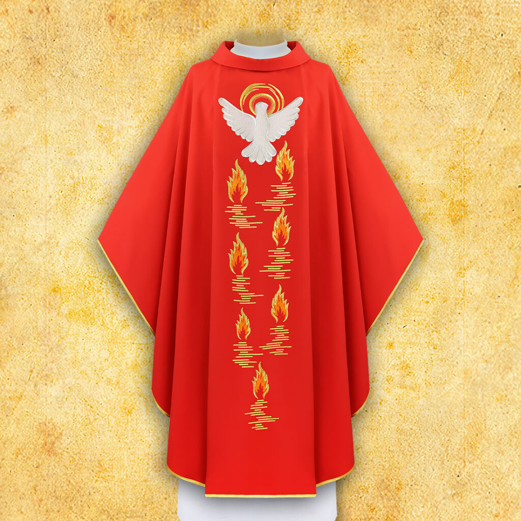 Chasuble liturgique brodée avec le motif de l'Esprit Saint