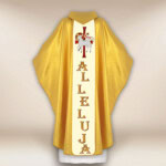 Chasuble liturgique avec le motif de Jésus Ressuscité