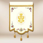 Drapeau brodé Reine du Rosaire