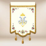 Drapeau brodé Reine du Rosaire