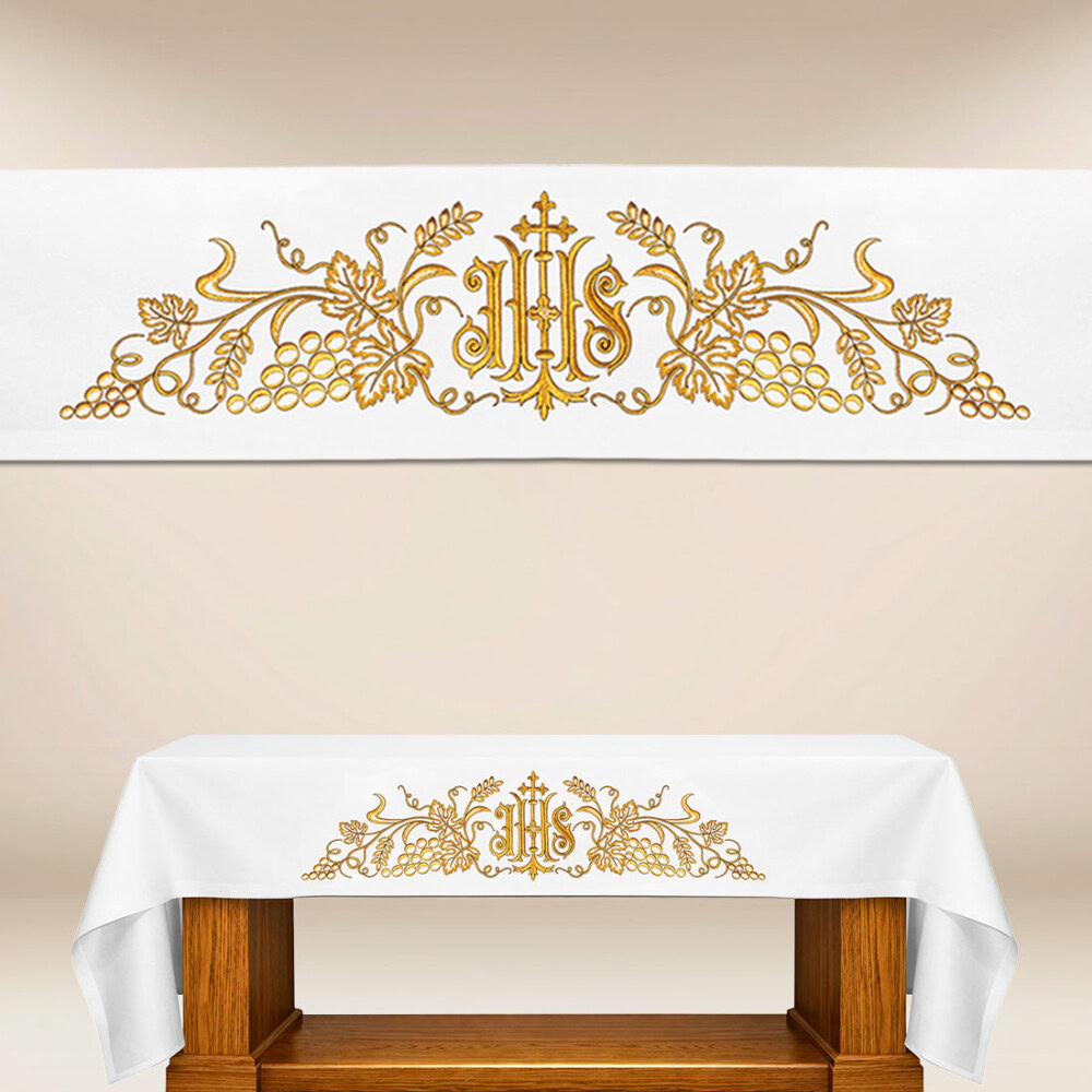 Nappe d’autel avec broderie IHS dorée