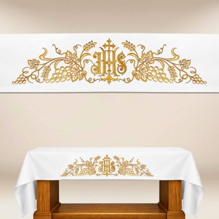 Nappe d’autel avec broderie IHS dorée