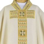 Chasuble brodée liturgique avec ceinture