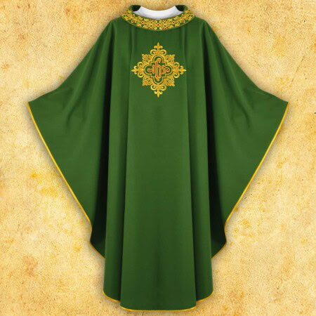 Chasuble brodée avec IHS verte