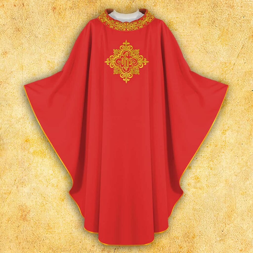Chasuble brodée avec IHS rouge