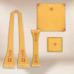 Chasuble romaine brodée avec IHS doré