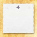 Linge de calice avec broderie violette