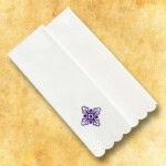 Linge de calice avec broderie violette