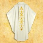 Chasuble brodée écrue IHS