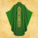 Chasuble brodée verte IHS