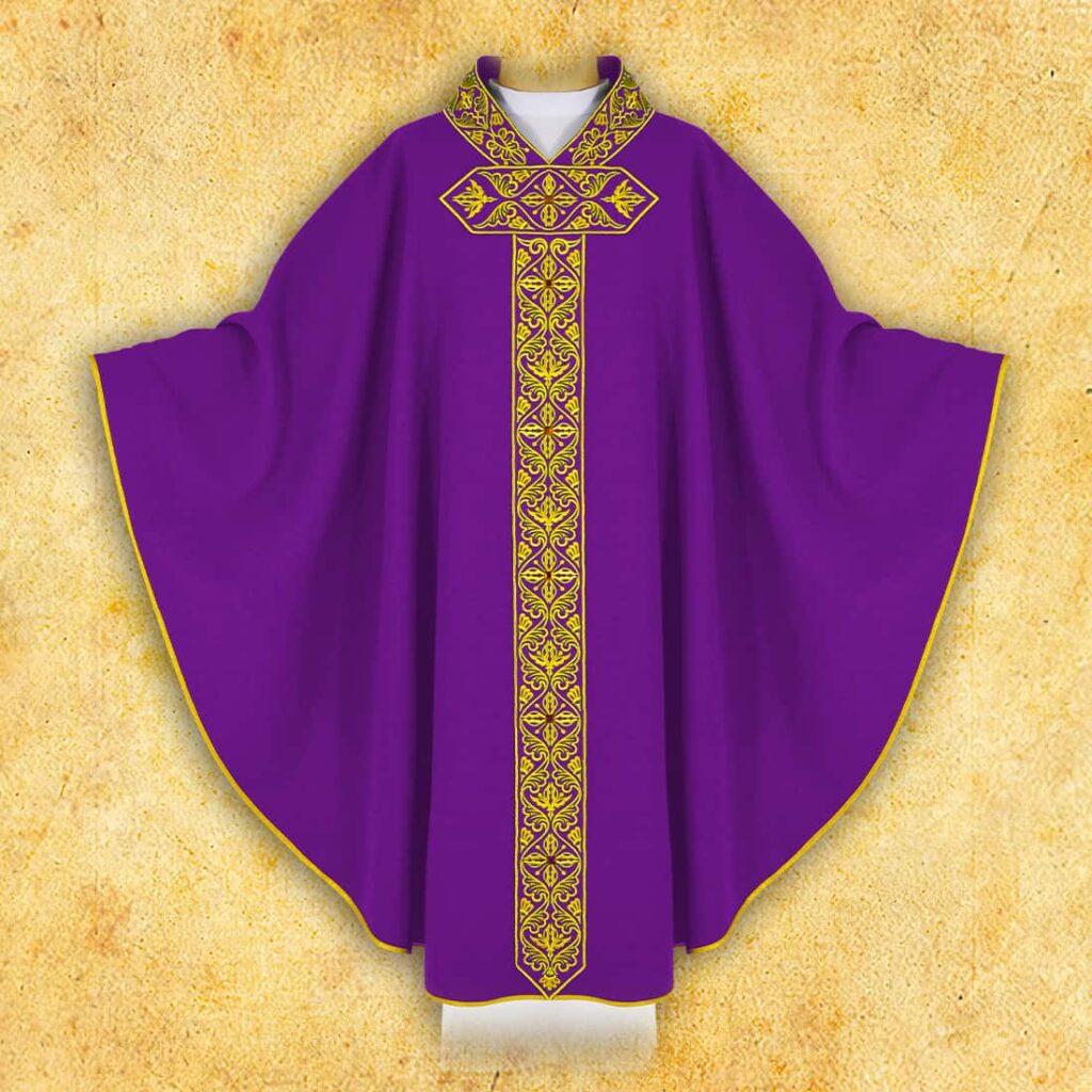 Chasuble brodée violette