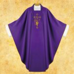 Chasuble brodée Croix violette