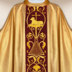 Chasuble avec ceinture en velours brodé Agneau