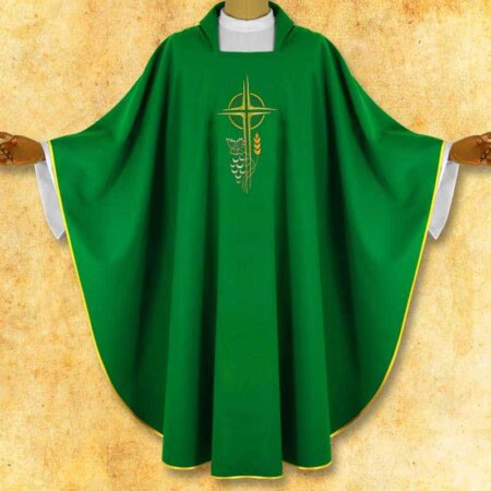 Chasuble brodée avec Croix verte