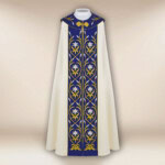 chape liturgique brodée avec motif marial