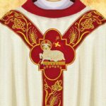Chasuble liturgique ecru avec Agneau brodé