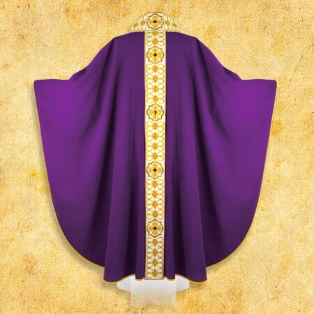 Chasuble brodée violette