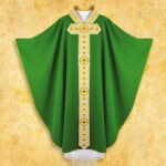 Chasuble brodée verte