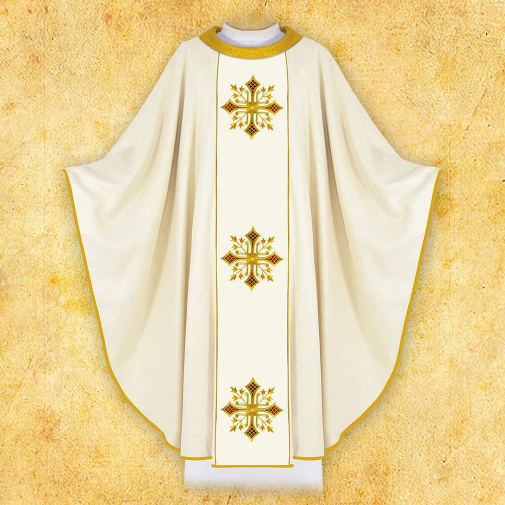 Chasuble liturgique brodée en couleur écrue