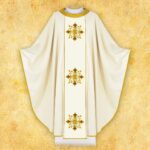 Chasuble liturgique brodée en couleur écrue
