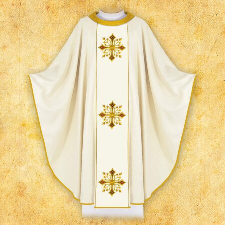 Chasuble liturgique brodée en couleur écrue
