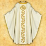 Chasuble brodée IHS écru