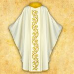 Chasuble brodée IHS écru