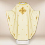 Chasuble liturgique avec broderie IHS
