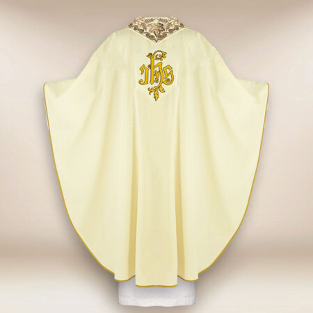Chasuble liturgique avec broderie IHS