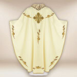 Chasuble liturgique avec broderie IHS