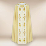 chape liturgique brodée avec IHS