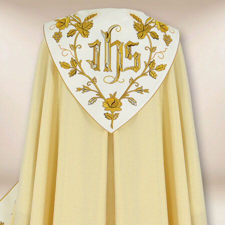chape liturgique brodée avec IHS