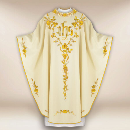 Chasuble liturgique avec broderie IHS