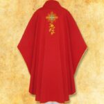 Chasuble brodée IHS rouge