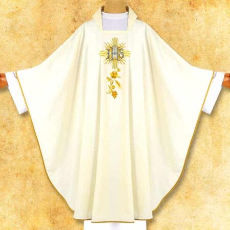 Chasuble brodée IHS écru