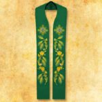 Étole brodée liturgique IHS verte