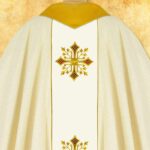 Chasuble liturgique brodée en couleur écrue